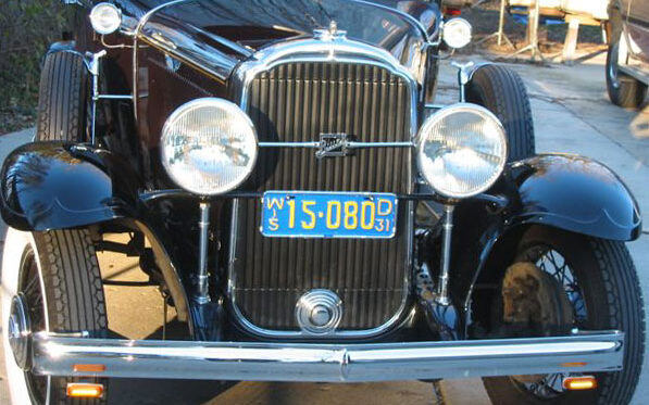 31BuickFront Logo Lites LED Turn Signals on a 1931 Buick