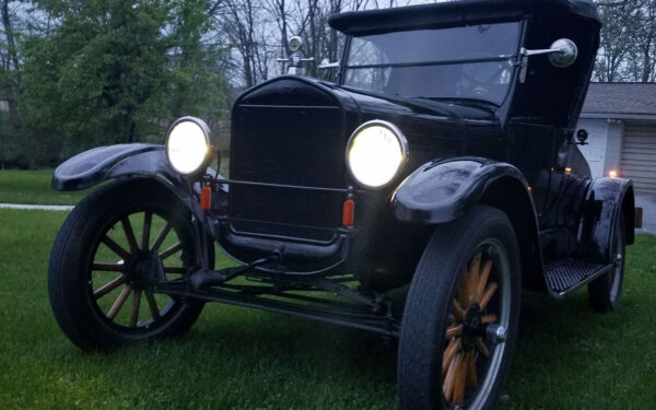 FredHubler-2 Logo Lites LED Headlights and Turn Signals on a 1926 Model T Ford