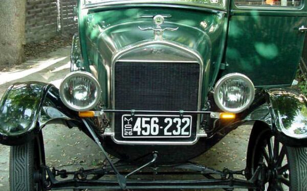 ModelT-FrontTurnSig Logo Lites Turn Signals on a Model T Ford